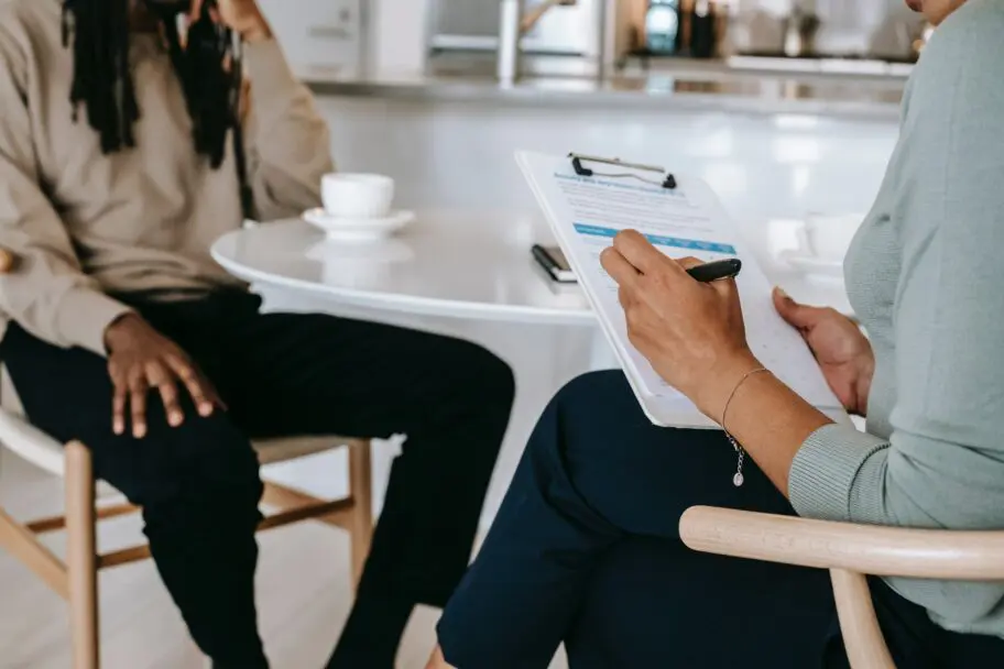 Mental Health Chatbot Apps and human therapists